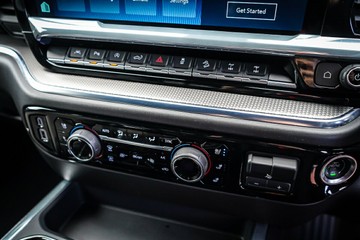 https://vehicle-cdn.autoleague.cloud/32225_81010888_19.jpg
