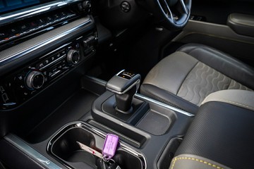 https://vehicle-cdn.autoleague.cloud/32225_81010888_23.jpg