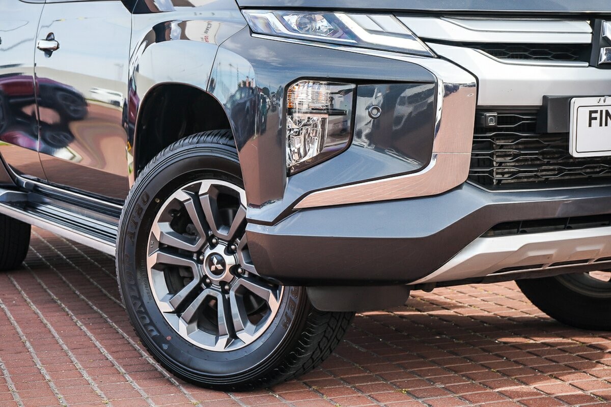 Mitsubishi Triton image 2