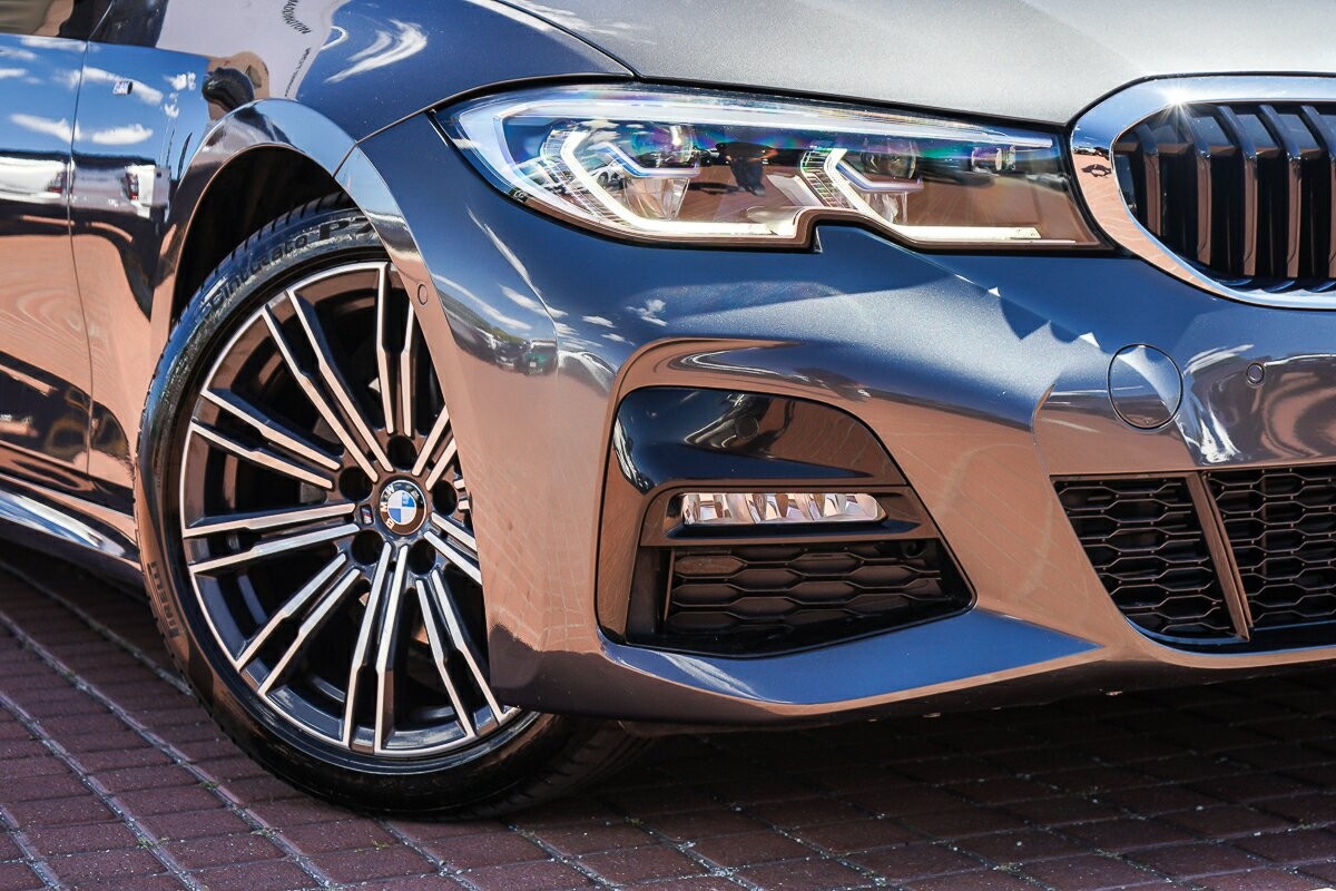 BMW 3 Series image 2