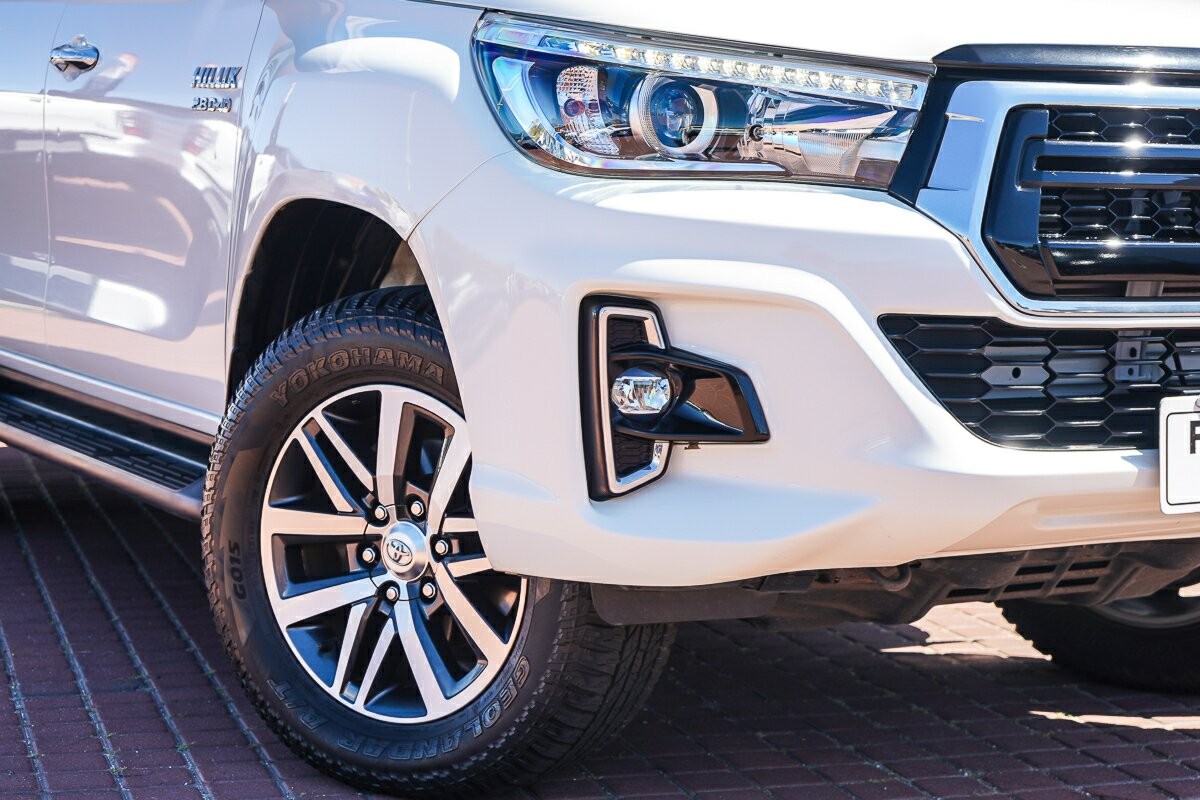 Toyota Hilux image 2