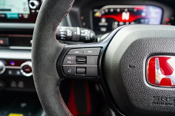 https://vehicle-cdn.autoleague.cloud/32225_81010973_17.jpg