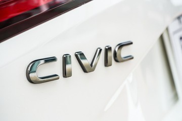 https://vehicle-cdn.autoleague.cloud/32225_81010973_9.jpg