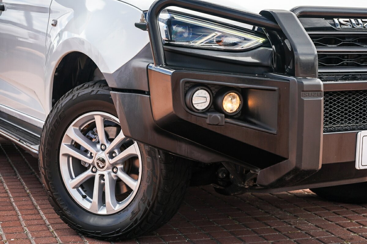 Isuzu Mu-x image 2