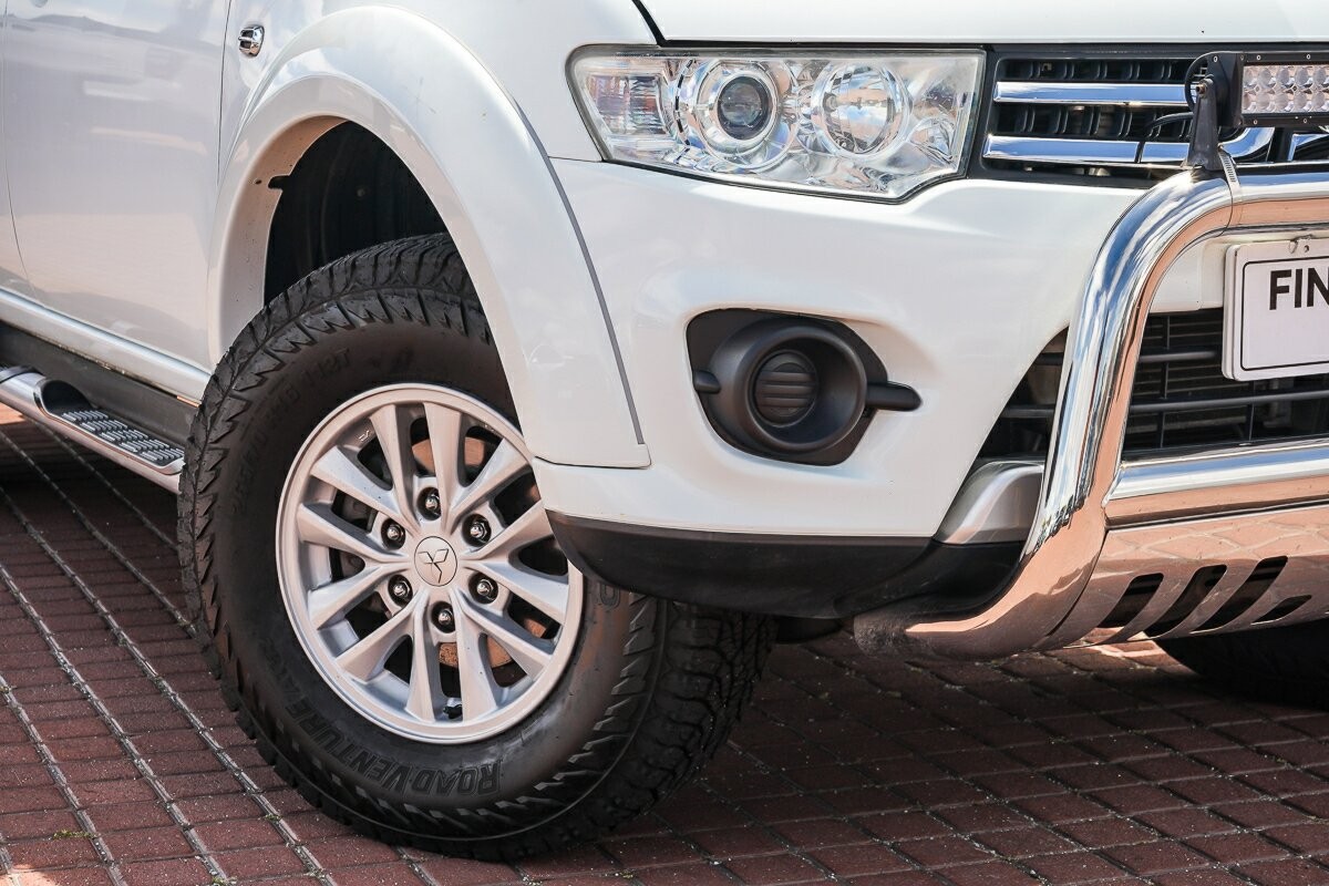 Mitsubishi Challenger image 2