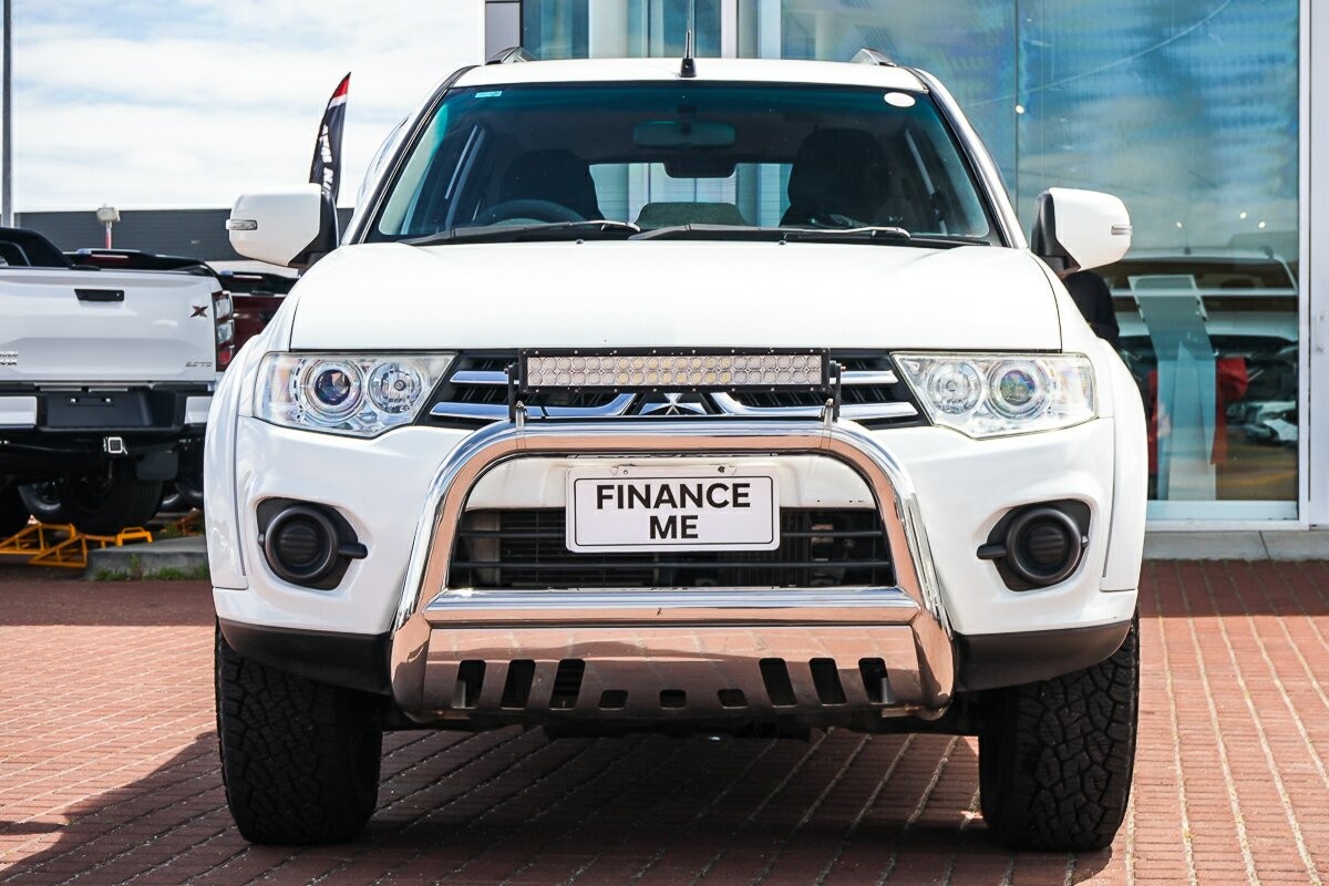 Mitsubishi Challenger image 3