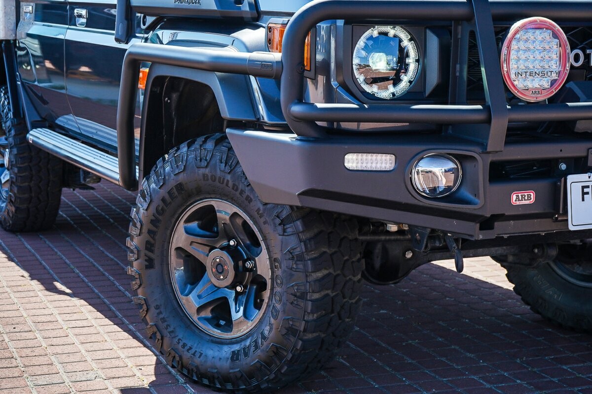 Toyota Landcruiser image 2