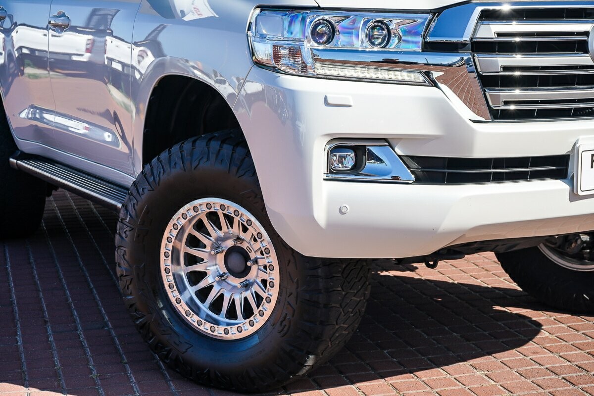 Toyota Landcruiser image 2