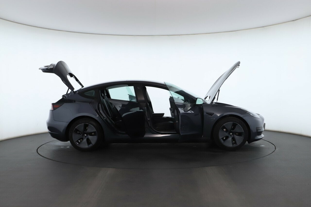 Tesla Model 3 image 2