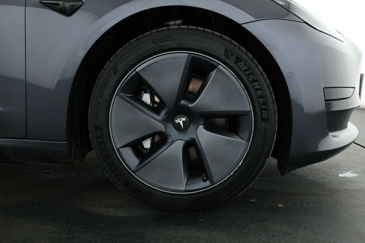 Tesla Model 3 image 4