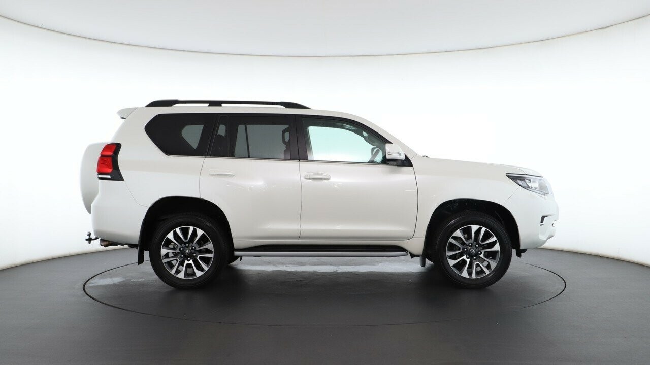 Toyota Landcruiser Prado image 3