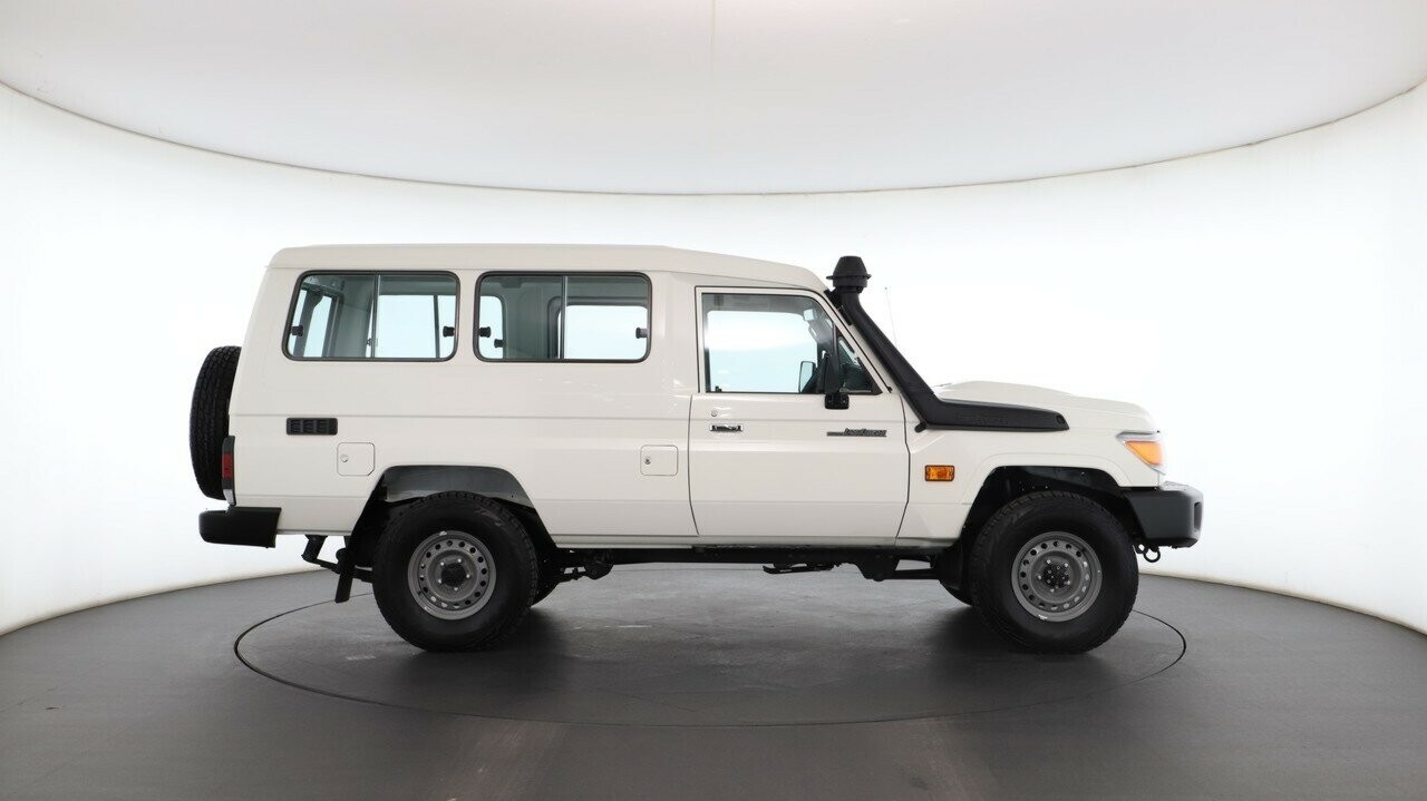 Toyota Landcruiser image 2