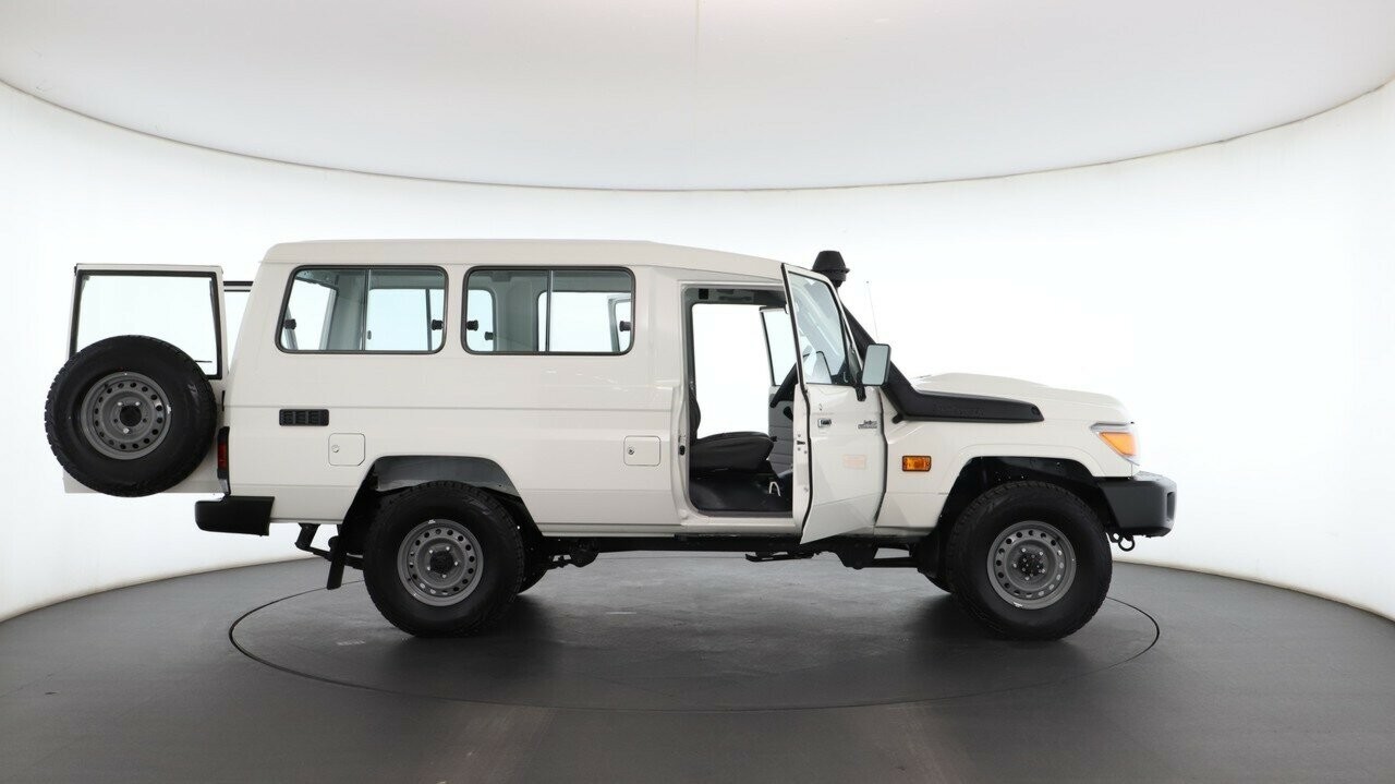 Toyota Landcruiser image 3