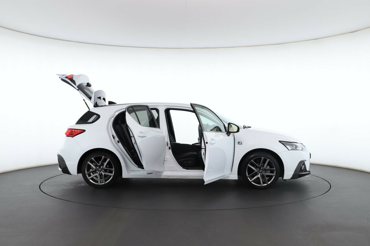 Lexus Ct image 3