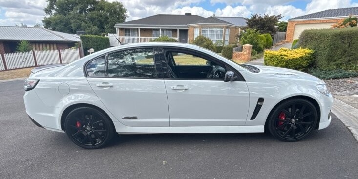 Holden Commodore image 3