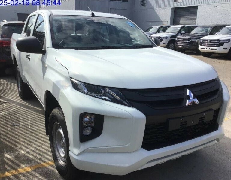 Mitsubishi Triton image 1