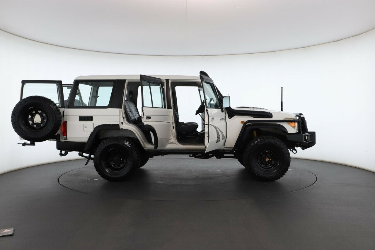 Toyota Landcruiser image 2
