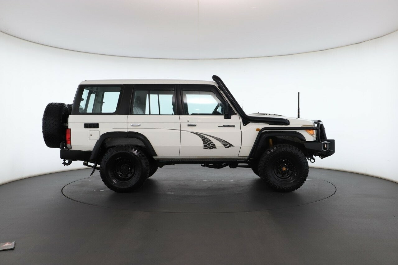 Toyota Landcruiser image 3