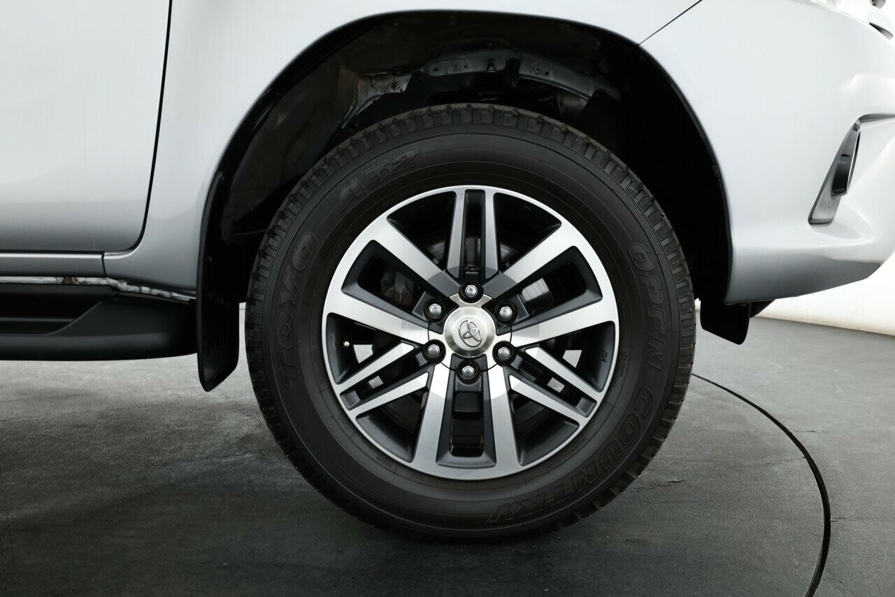Toyota Hilux image 3
