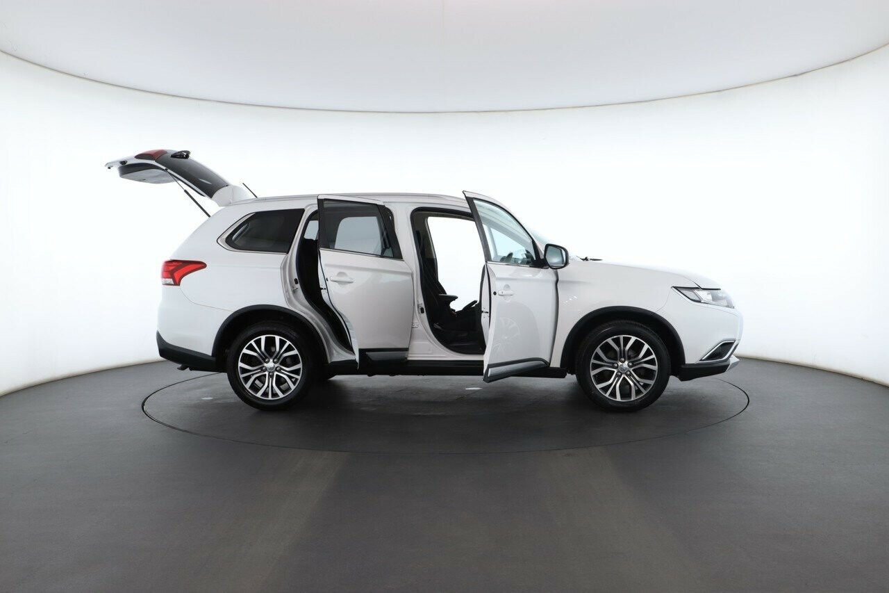 Mitsubishi Outlander image 3
