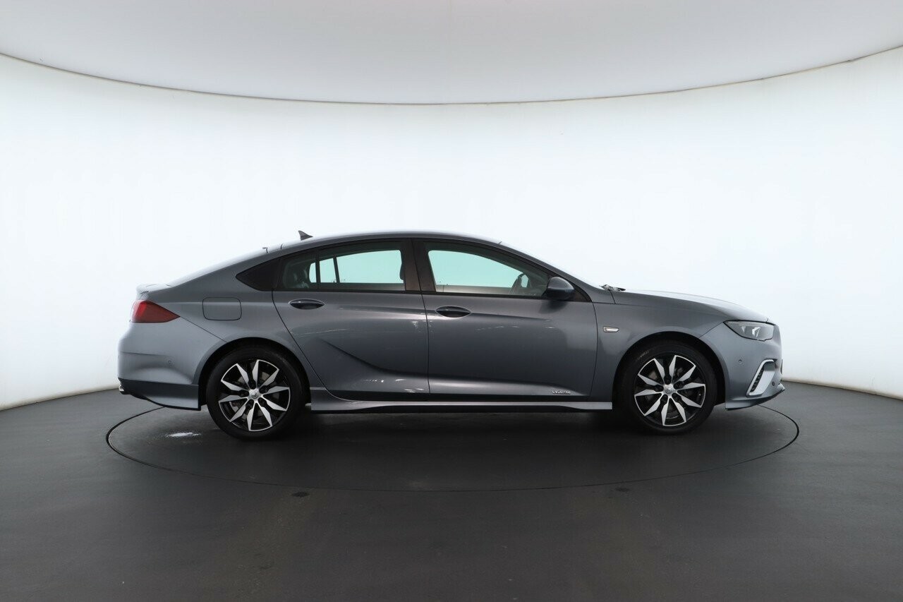 Holden Commodore image 3