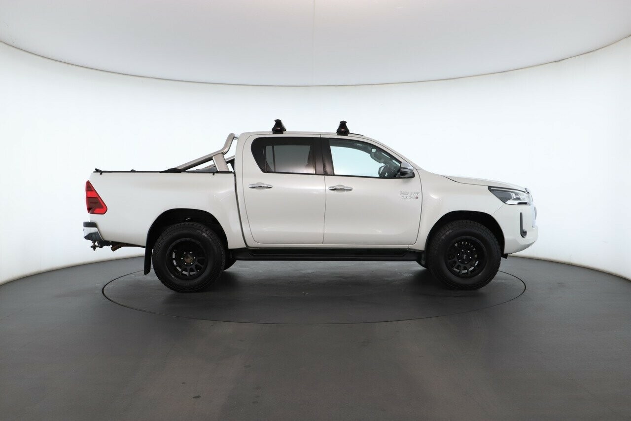 Toyota Hilux image 2