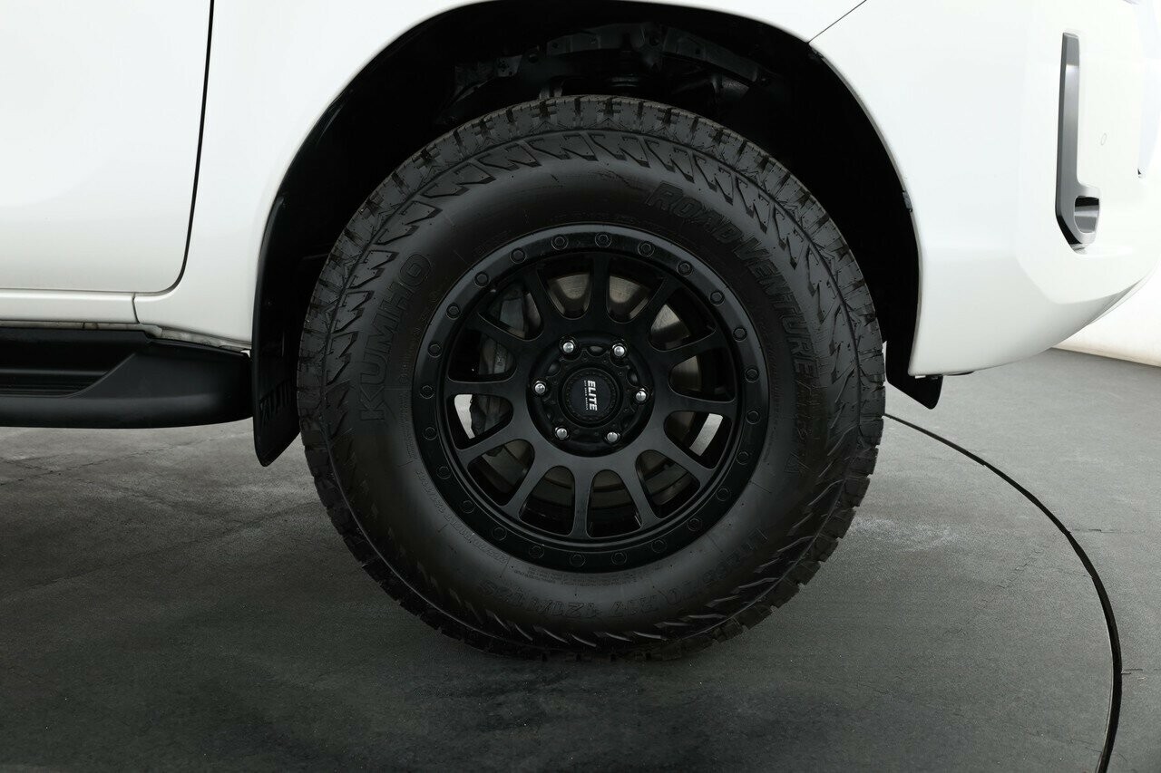 Toyota Hilux image 3