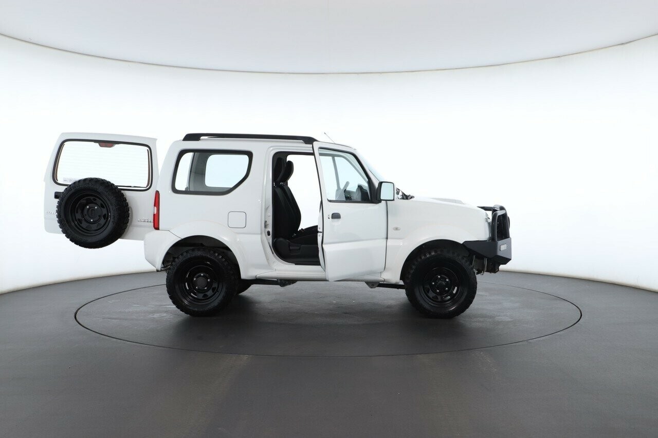 Suzuki Jimny image 2