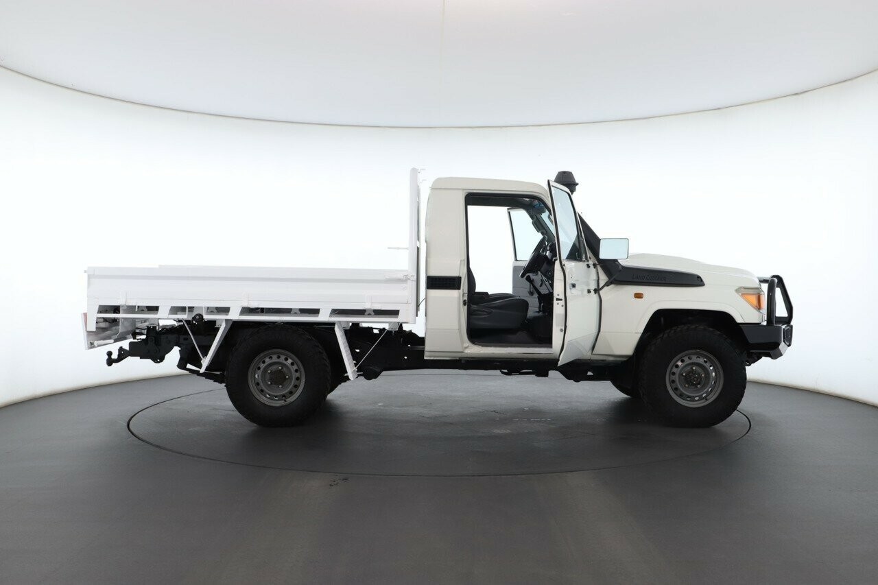 Toyota Landcruiser image 3