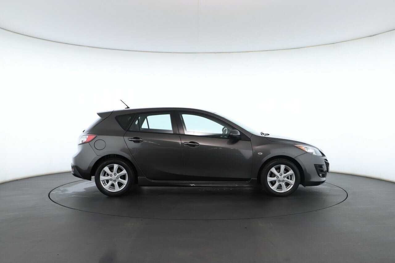 Mazda 3 image 2