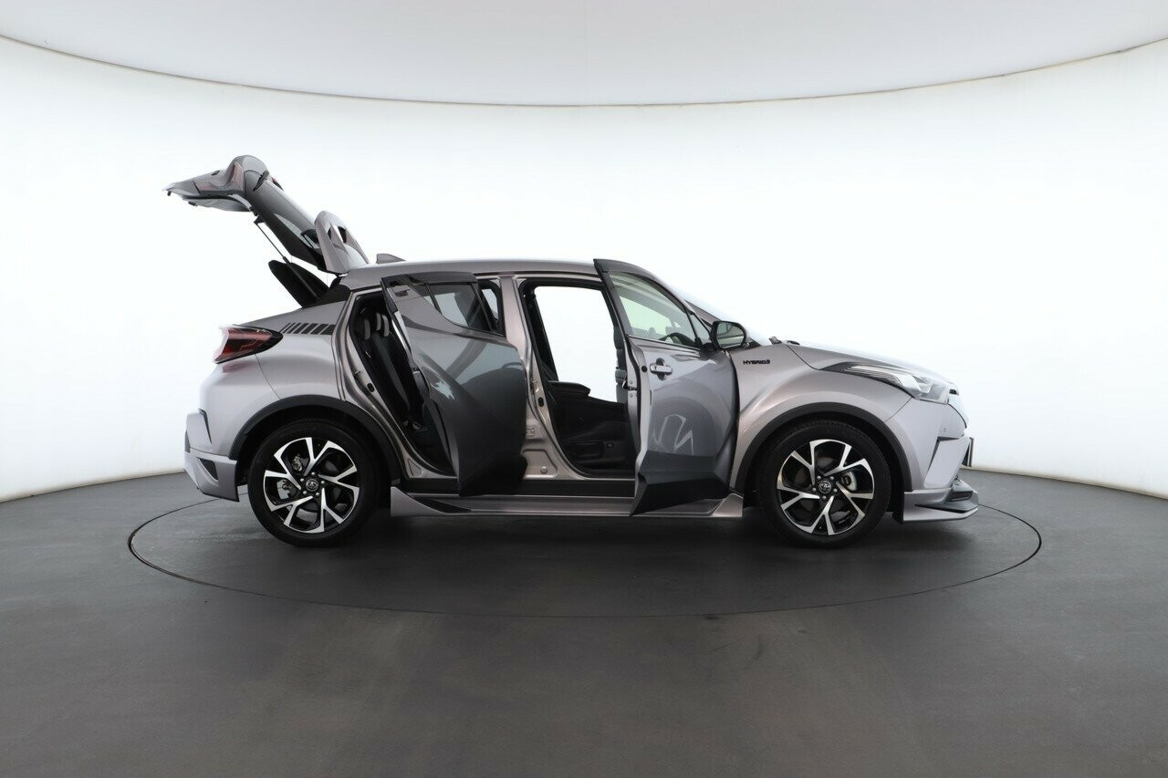 Toyota C-hr image 2