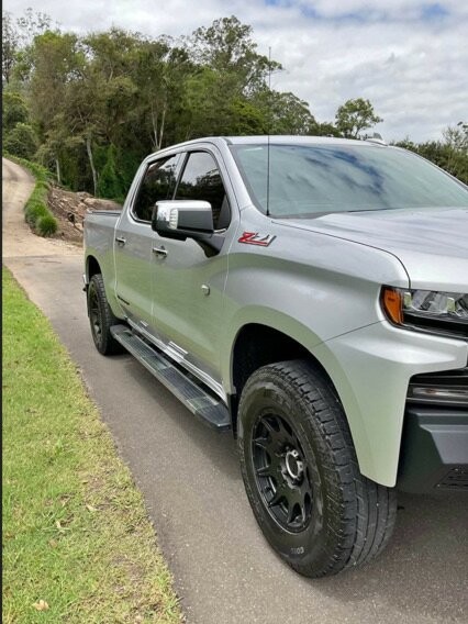 Chevrolet Silverado image 2
