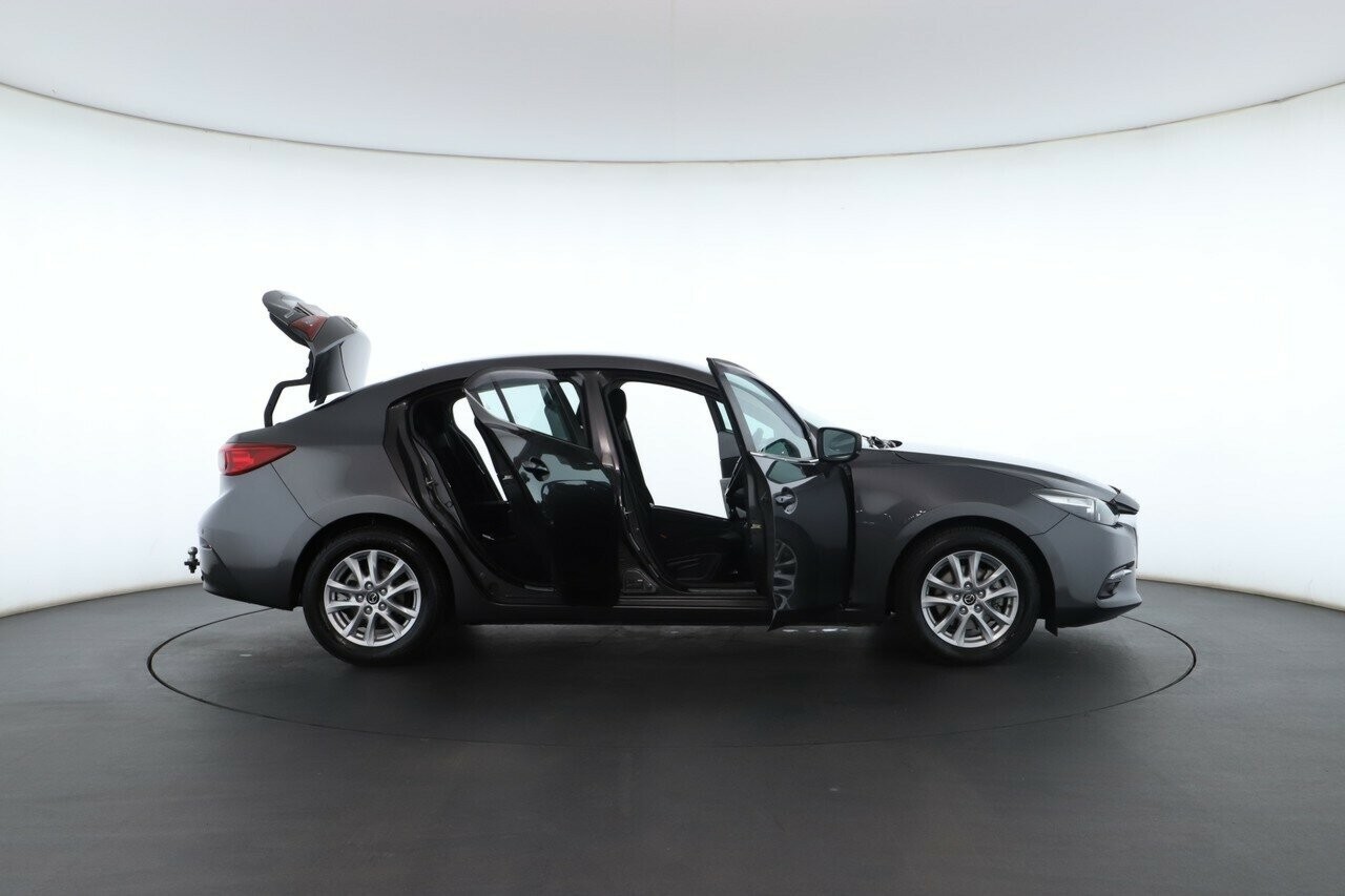 Mazda 3 image 2