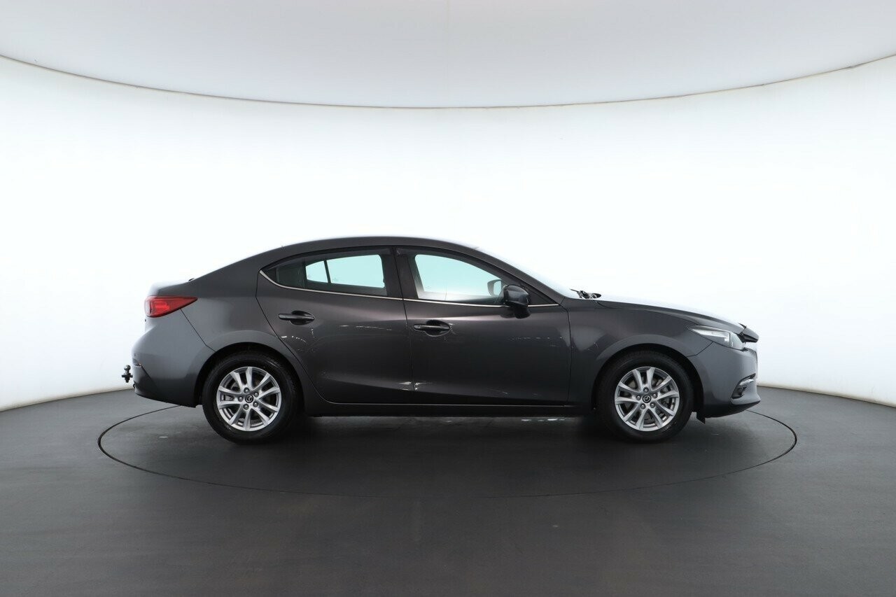 Mazda 3 image 3