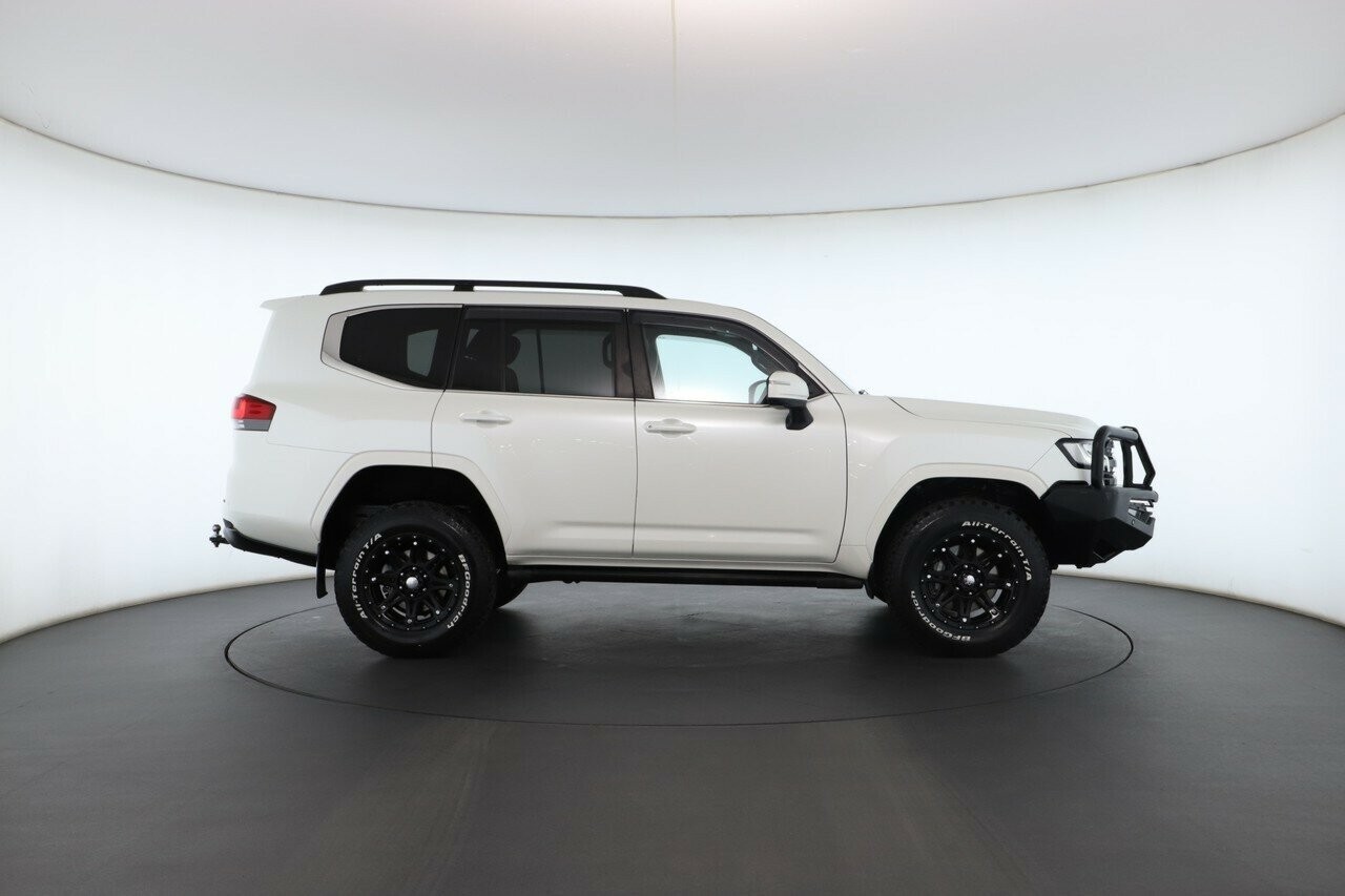 Toyota Landcruiser image 2