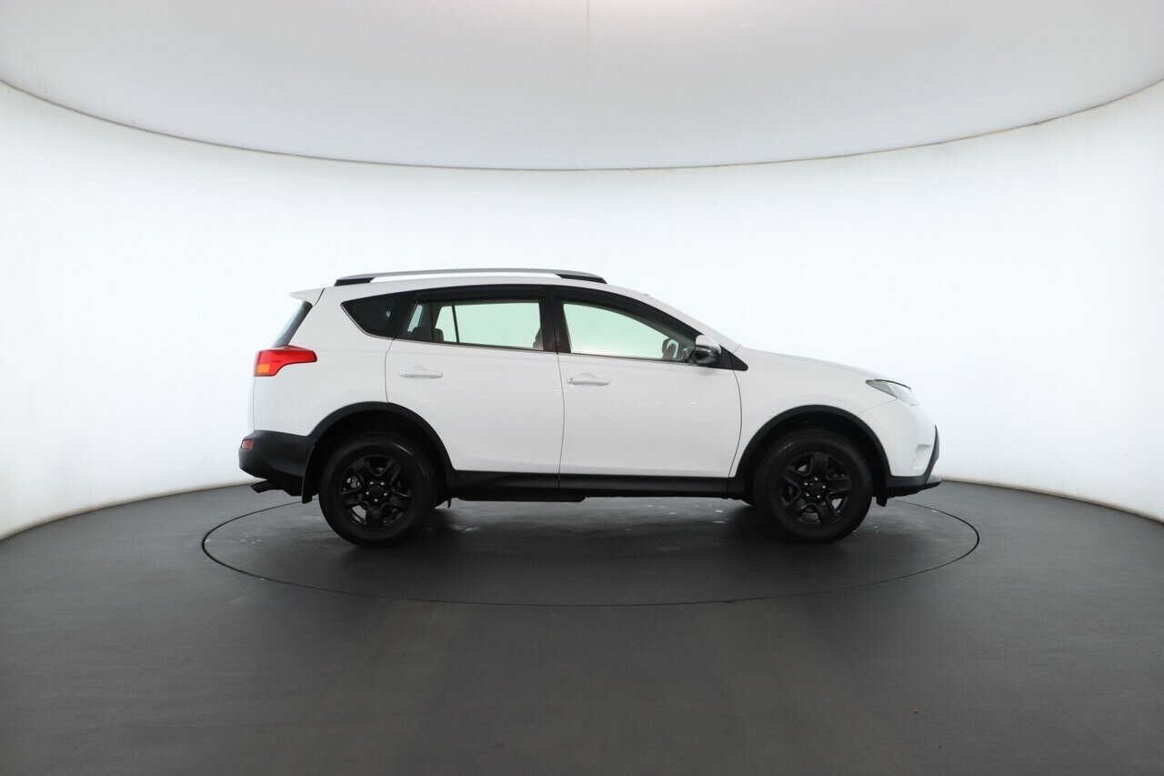 Toyota Rav4 image 2