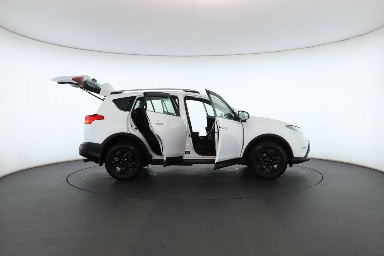 Toyota Rav4 image 3