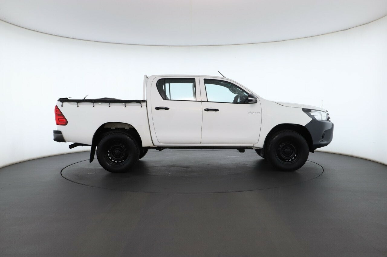 Toyota Hilux image 3