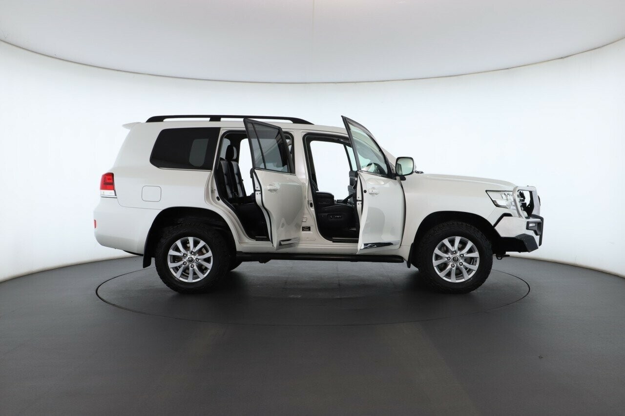 Toyota Landcruiser image 2