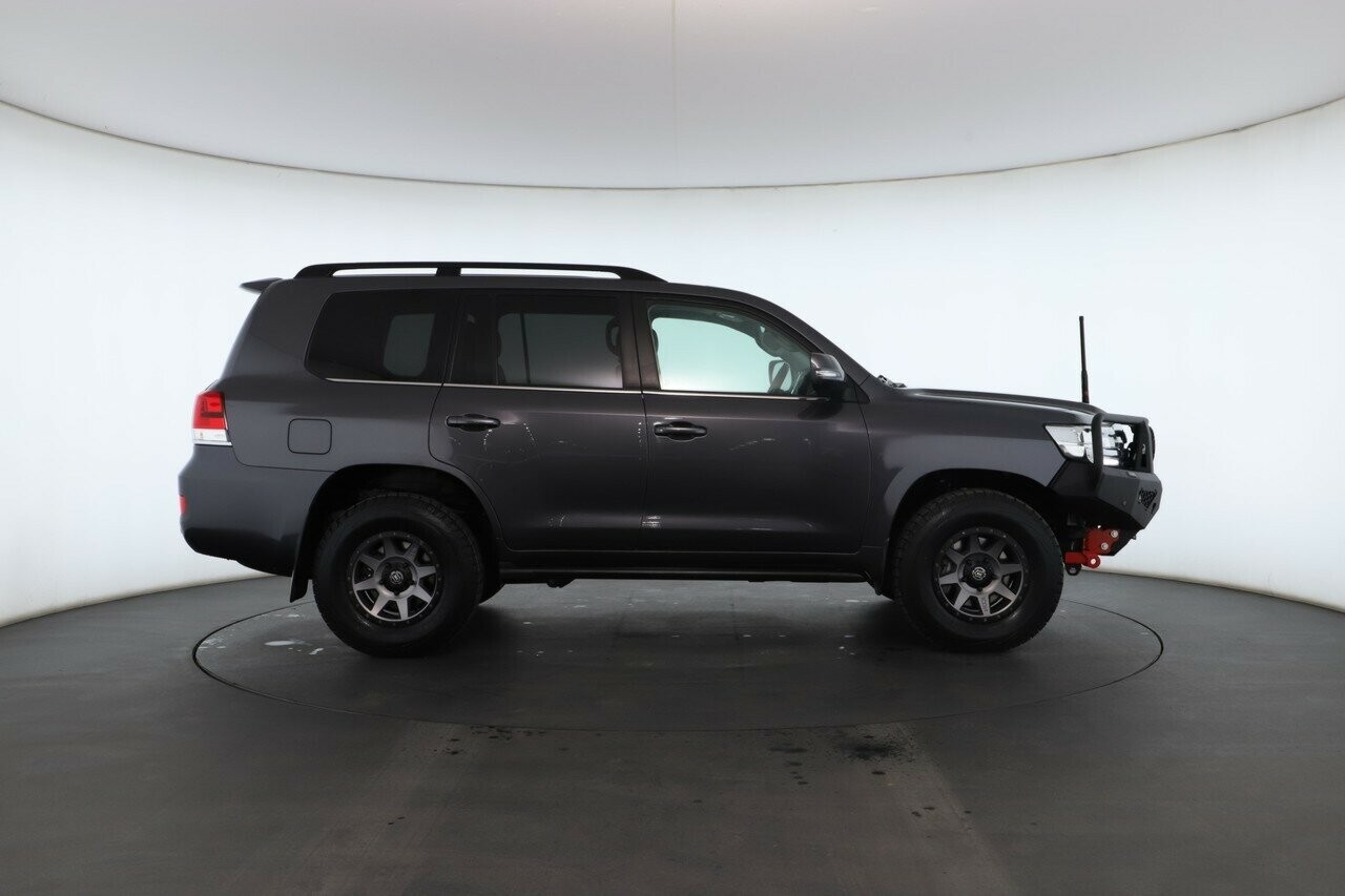 Toyota Landcruiser image 3
