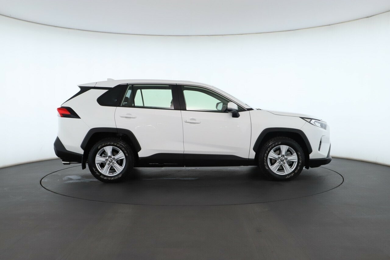 Toyota Rav4 image 2