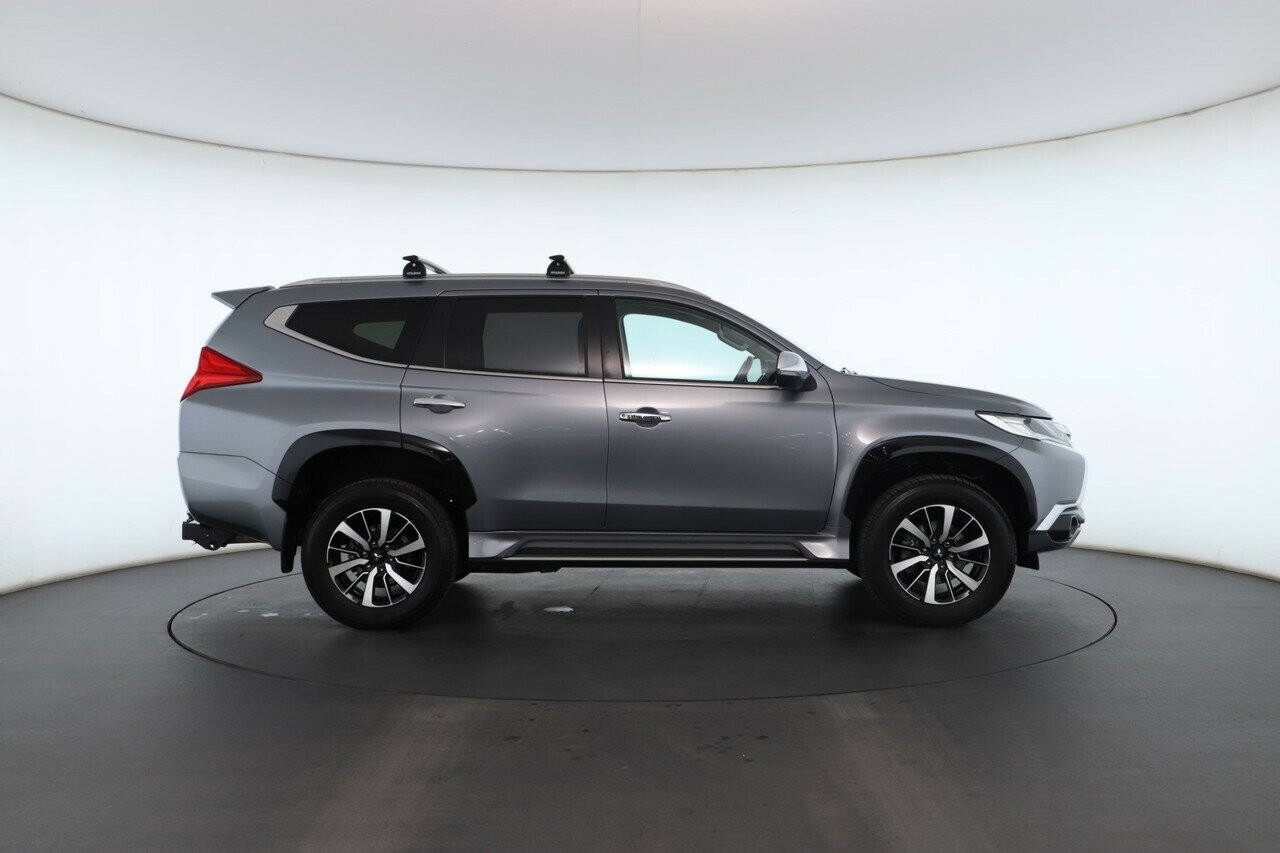 Mitsubishi Pajero Sport image 4