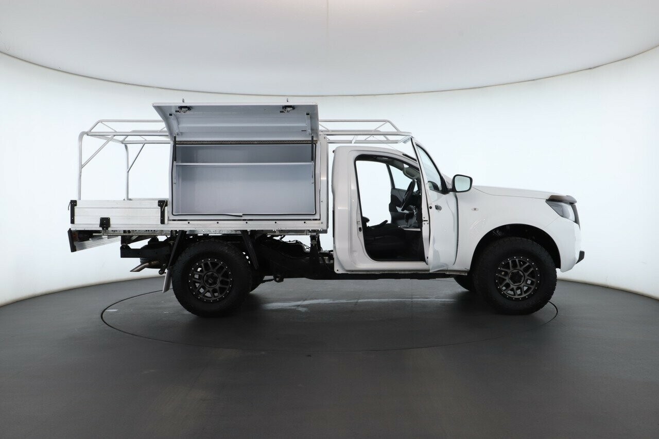 Nissan Navara image 2