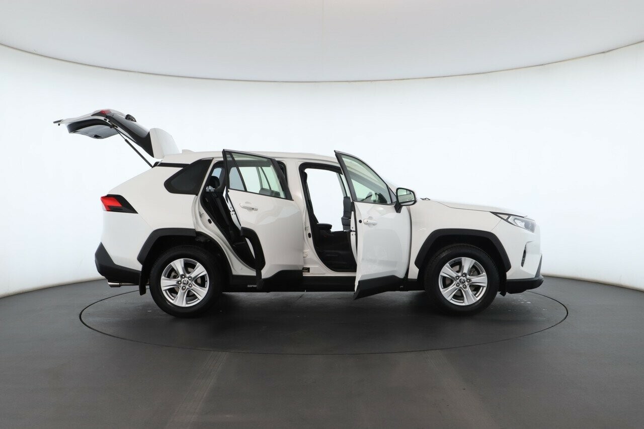 Toyota Rav4 image 2