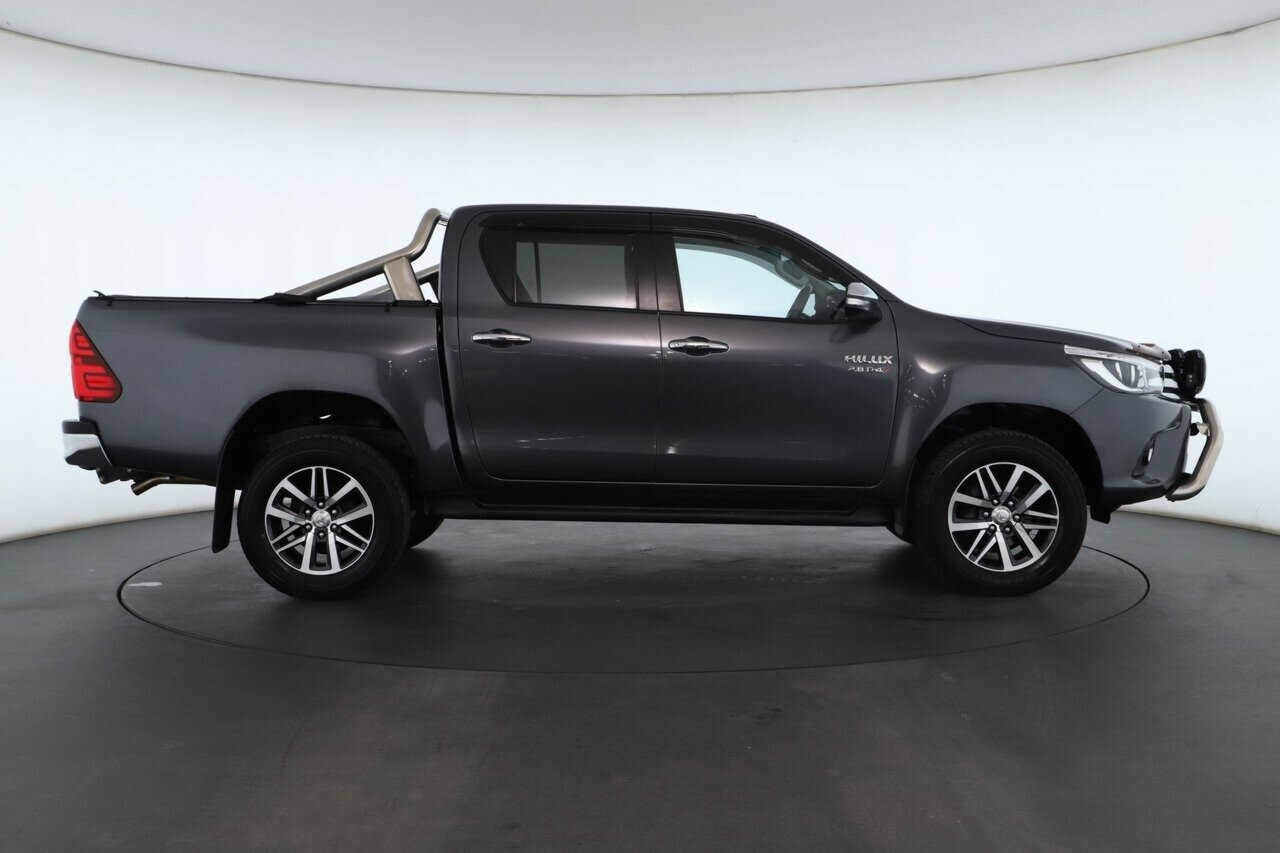 Toyota Hilux image 3