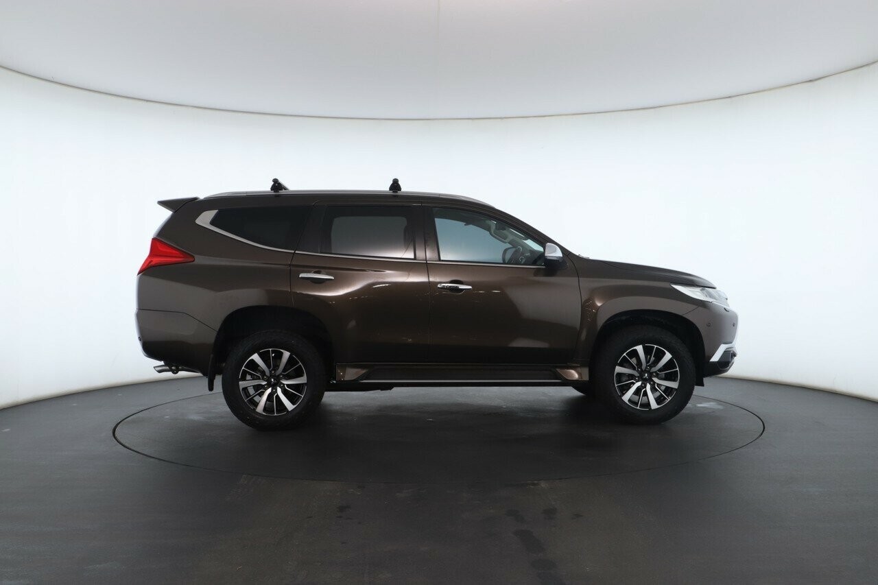 Mitsubishi Pajero Sport image 3