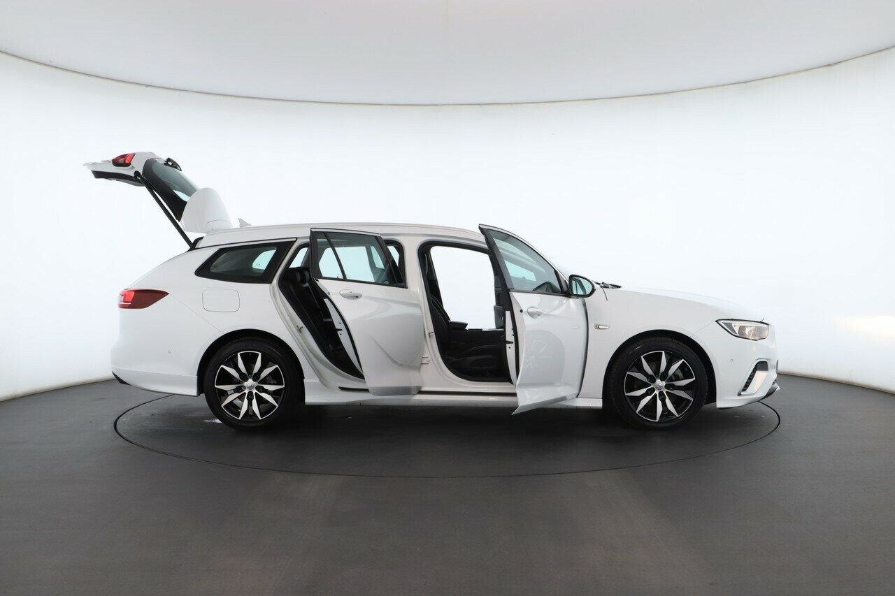 Holden Commodore image 2