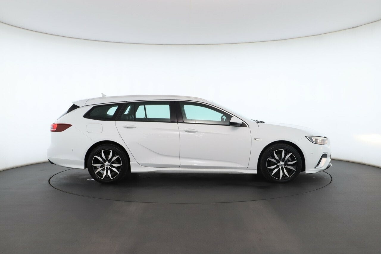 Holden Commodore image 3