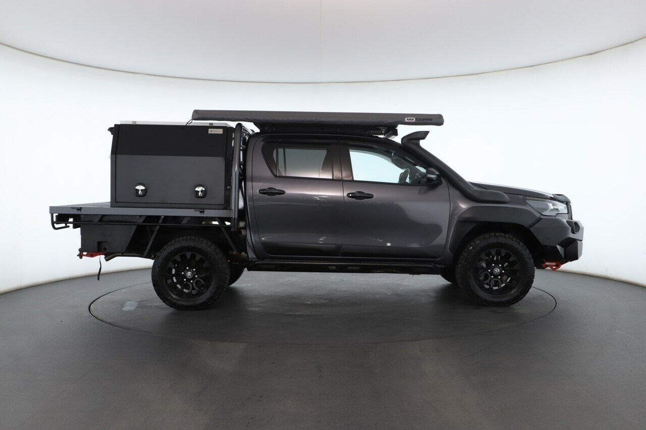 Toyota Hilux image 2