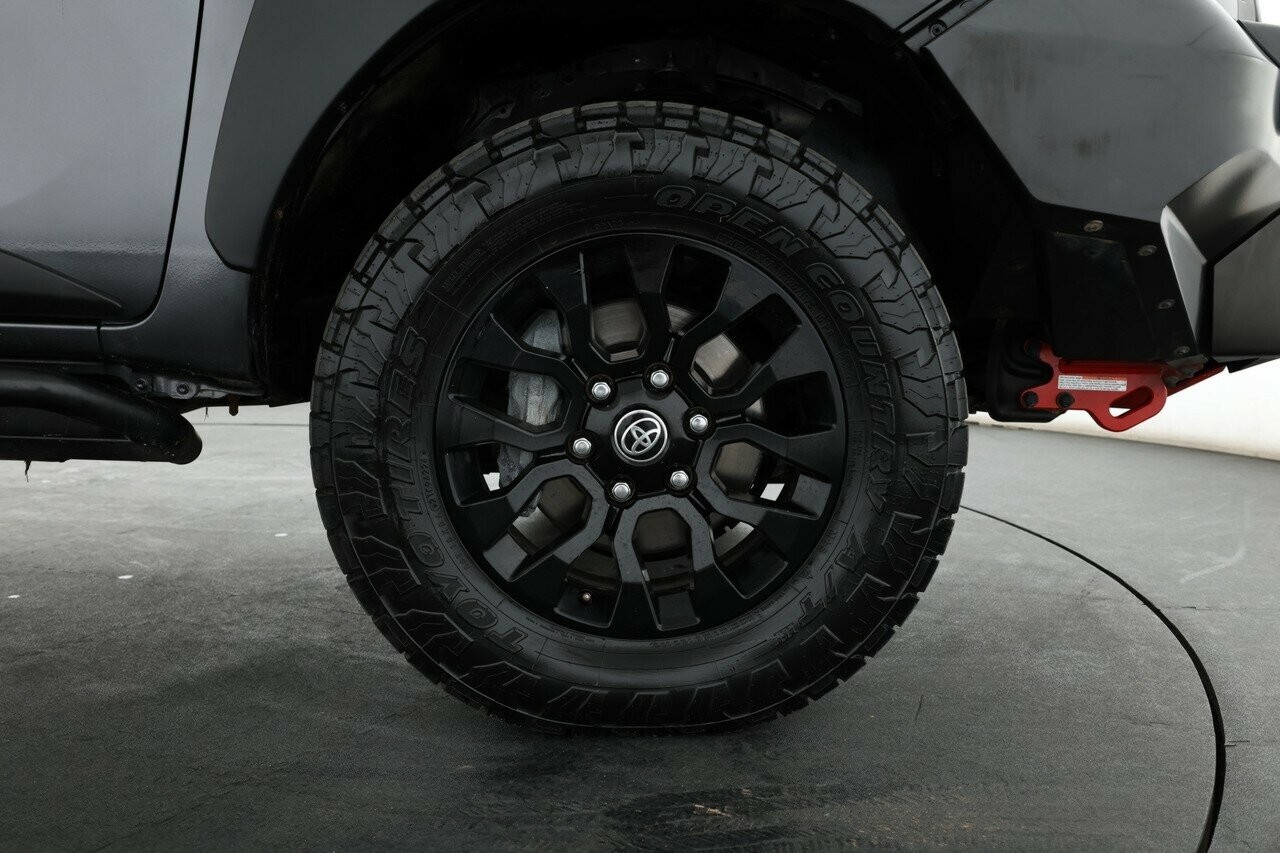 Toyota Hilux image 3